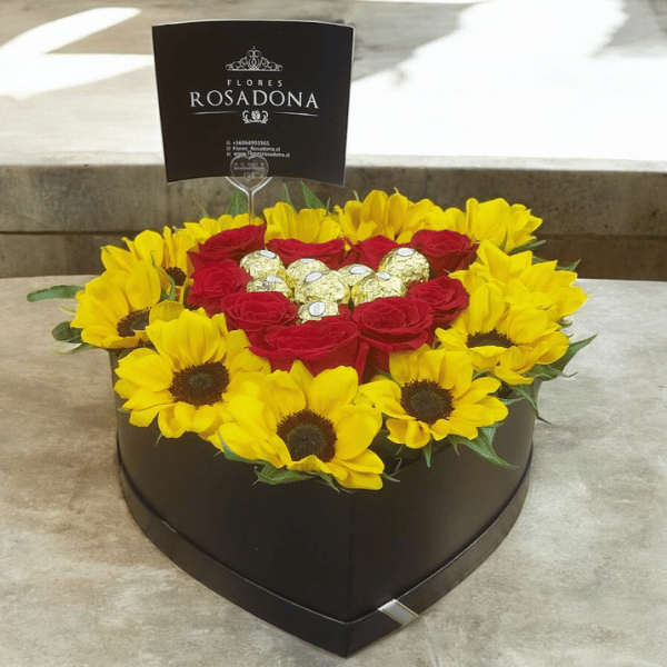 Box de corazón de rosas, girasoles y bombones