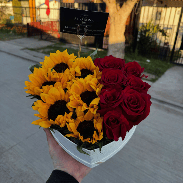 Caja de girasoles y rosas