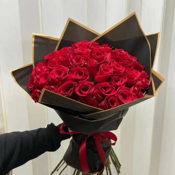 50 rosas rojas en ramo