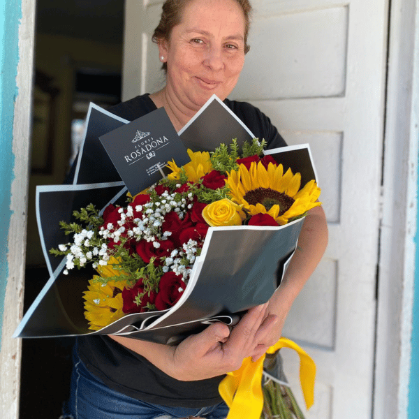 25 rosas y 3 girasoles