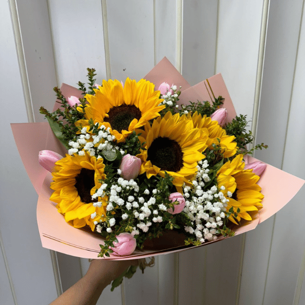 Ramo de tulipanes y girasoles