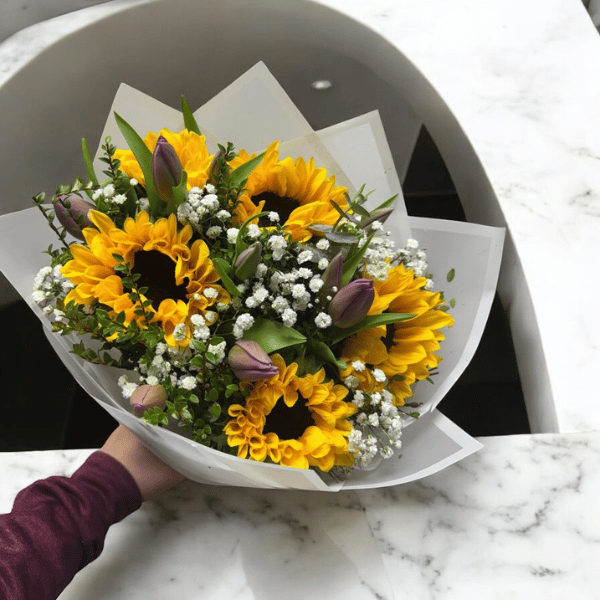 Ramo girasol y tulipanes