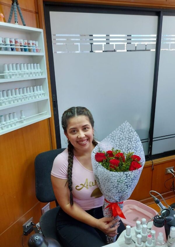 Ramo de 5 rosas rojas - Imagen 2
