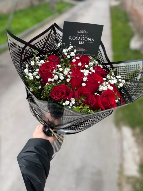 12 rosas rojas en ramo
