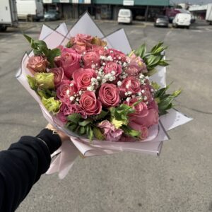 Ramo 25 rosas y Lisianthus