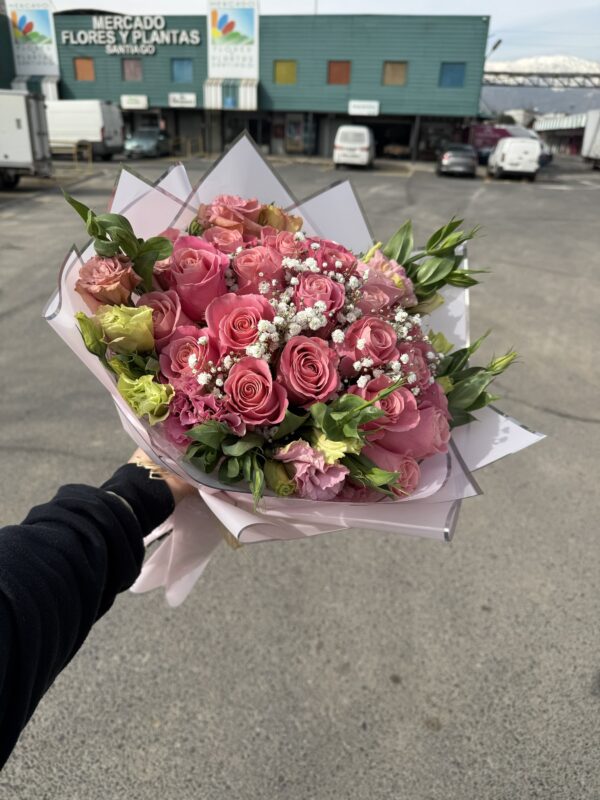 Ramo 25 rosas y Lisianthus