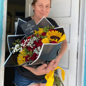 Ramo de 25 rosas + 3 Girasoles