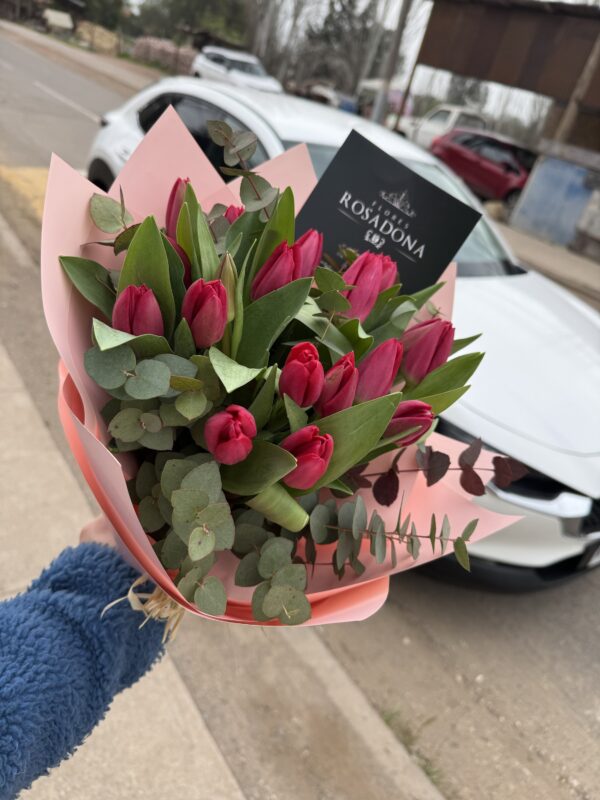 Ramo de 20 tulipanes rosados - Imagen 3