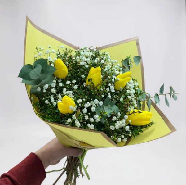 Ramo de 5 tulipanes - Imagen 2