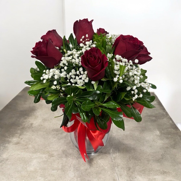 Pecera de 9 rosas rojas