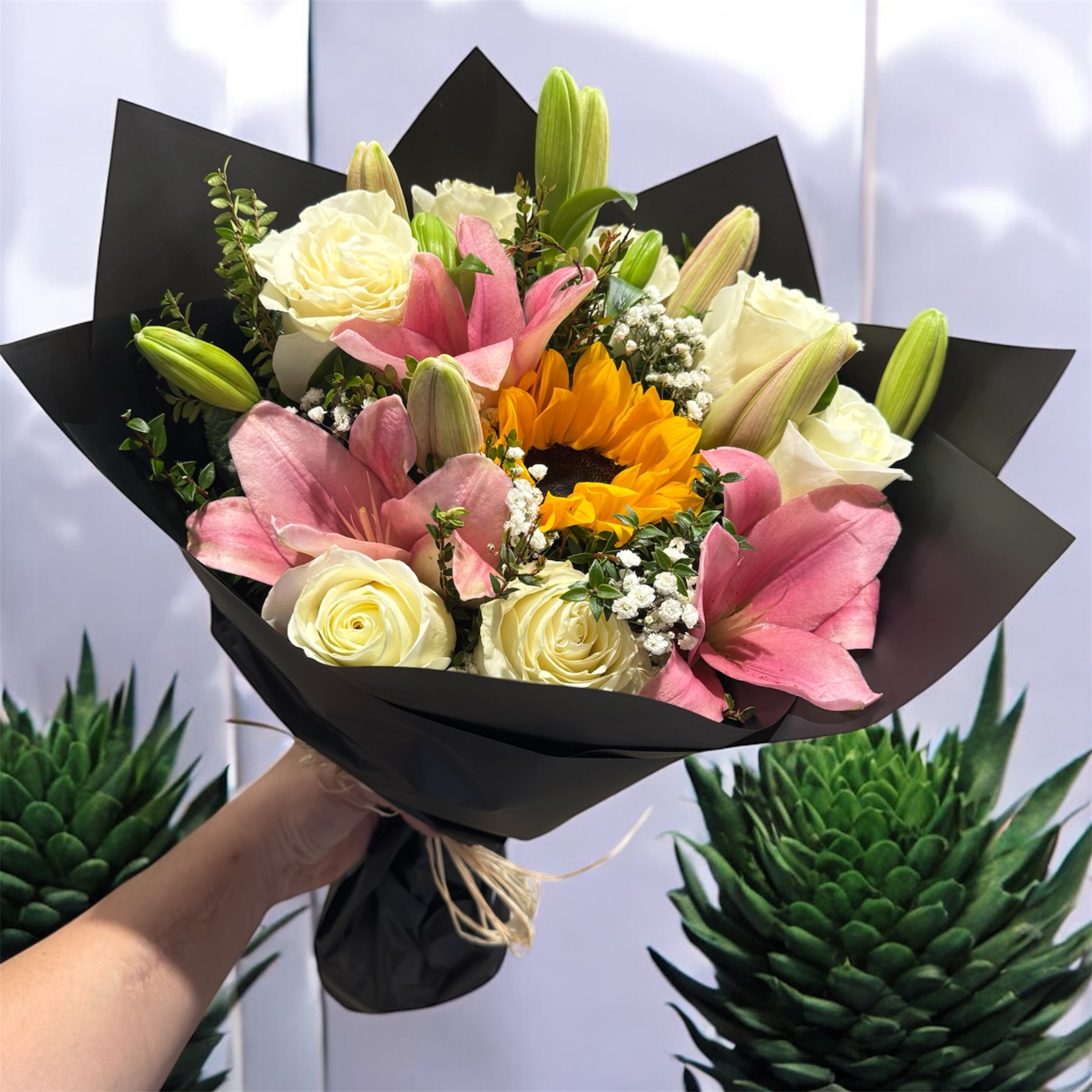 Ramo de Lilyum y rosas
