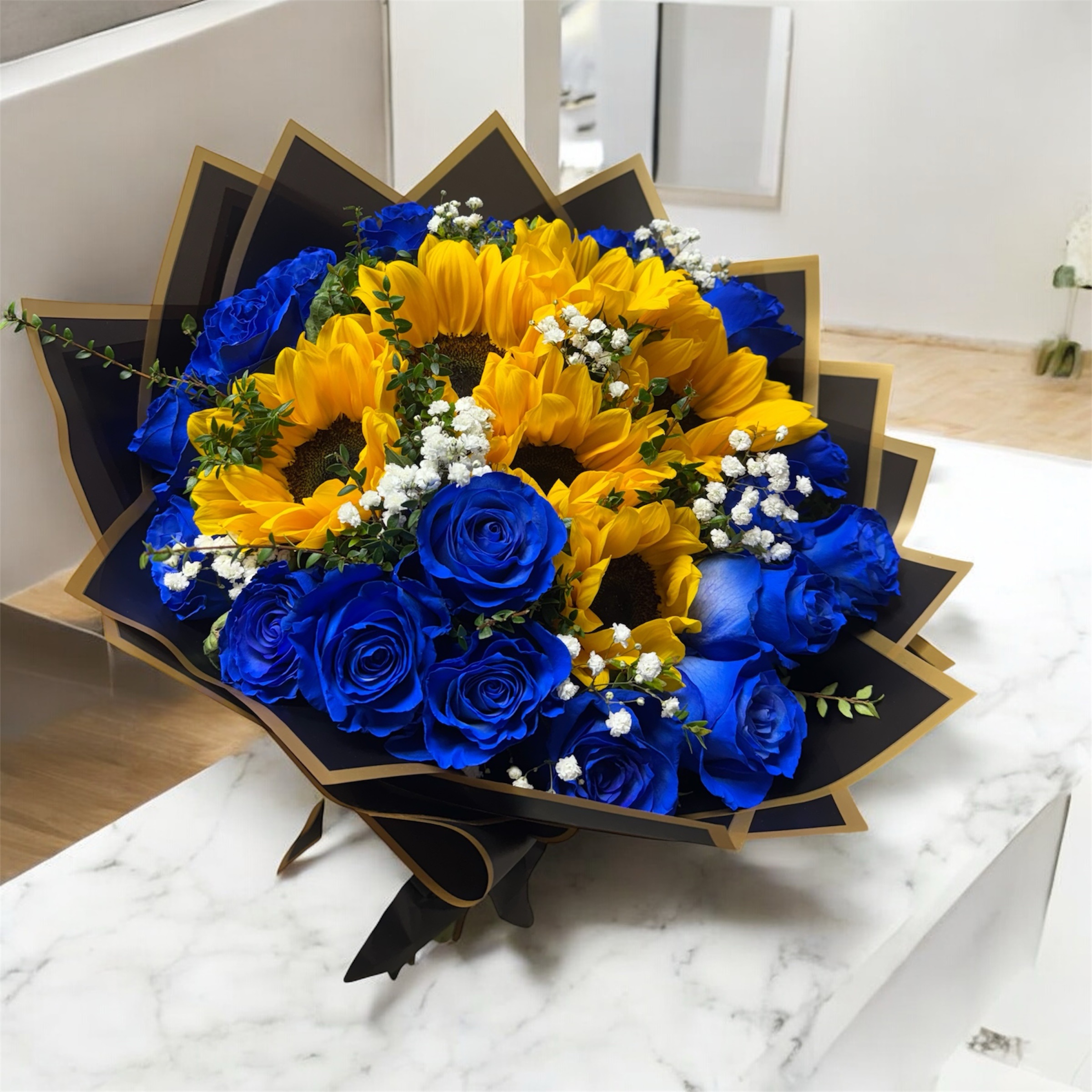 Ramo de 20 rosas azules y 6 girasoles