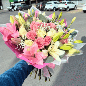 Ramo de 25 rosas y 8 Lilyum