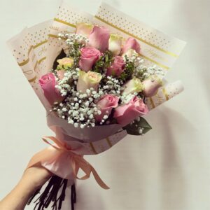 Ramo escalonado de rosas rosadas mixtas