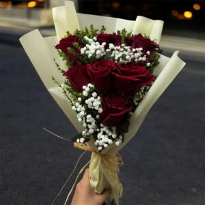 Ramo de 8 rosas rojas escalonado