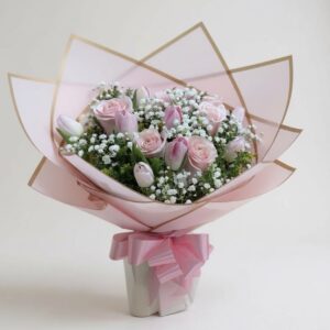 Ramo de 8 tulipanes y 6 rosas en rosado