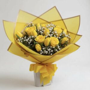 Ramo de 8 tulipanes y 6 rosas en amarillo