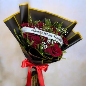 Ramo de 12 rosas rojas con cinta