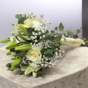 Ramo de novia con 4 Lilyum y 8 rosas