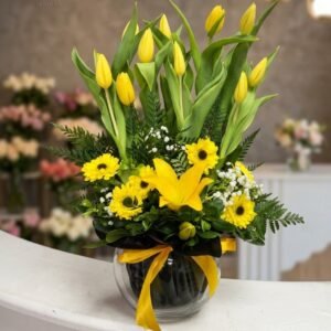 Pecera de tulipanes amarillos