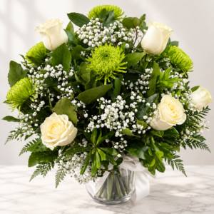 Pecera de rosas blancas y cremones